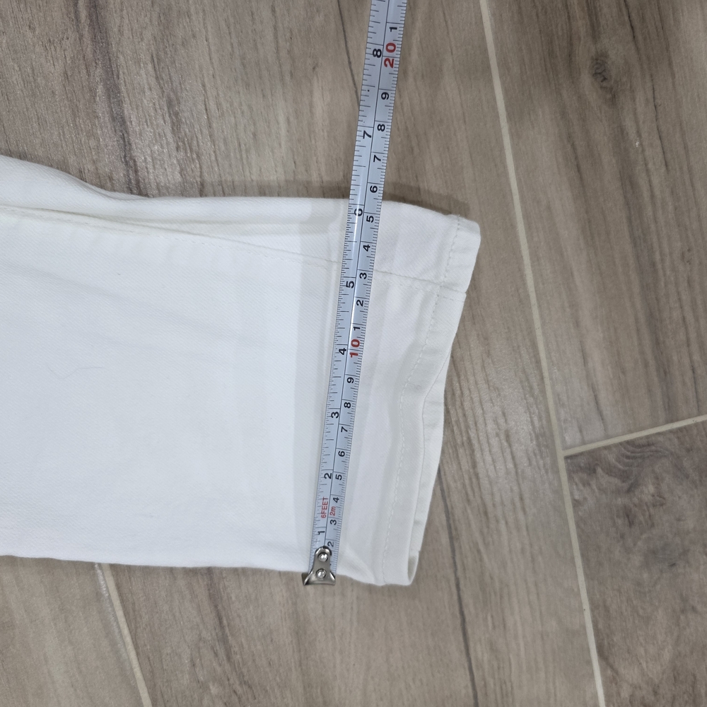 Women's White Levi's Jeans - Picture 9 of 16
